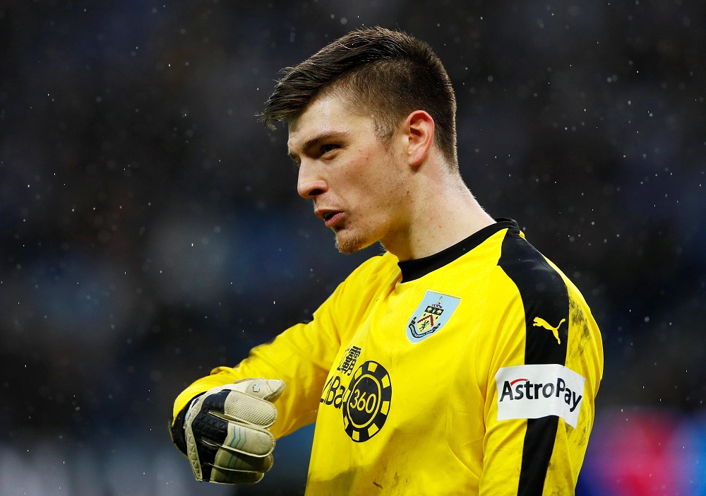‘Better Than Johnstone’ ‘Will Be Priced Way Too High’ Fans React As West Ham Consider 8 Cap International As Potential Areola Alternative