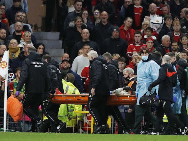 Naby Keita stretchered off after Paul Pogba challenge