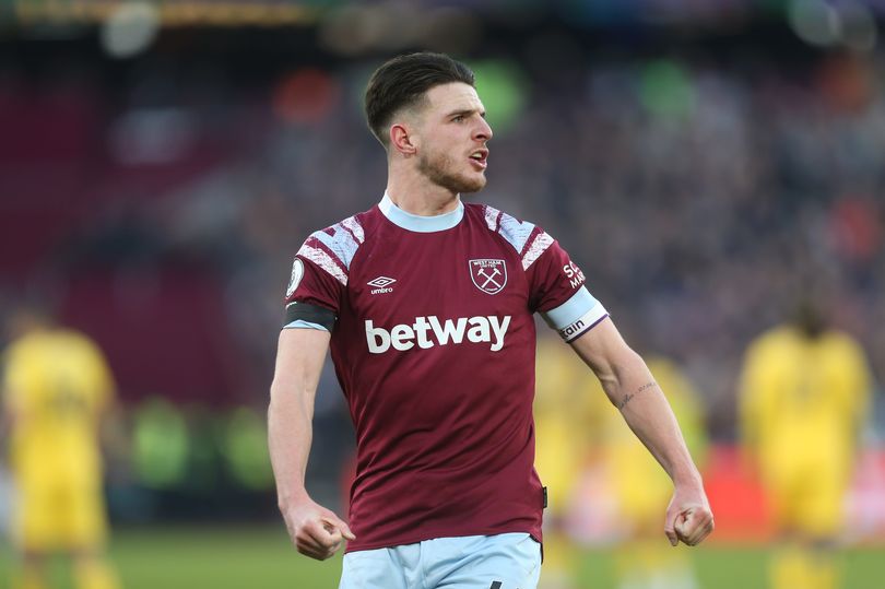It seems likely that West Ham United midfielder Declan Rice will join a new club in the summer transfer window, with Arsenal, Chelsea, Manchester United and now Liverpool all heavily linked in recent times. Rice is now into the final 18 months of his contract at the London Stadium, making this summer the last chance for the Hammers to receive a large sum for their star player. The 24-year-old has rejected talks over a new deal multiple times, making it no secret of his desire to play in the UEFA Champions League sooner rather than later. For so long it seemed a foregone conclusion that the England international would be returning to Chelsea, where he spent his formative years before being released aged just 14, but recent reports have indicated that Arsenal could now be the favourites to sign him. So with that said, here's a look at the latest on the tough-tackling midfielder's future with West Ham.
