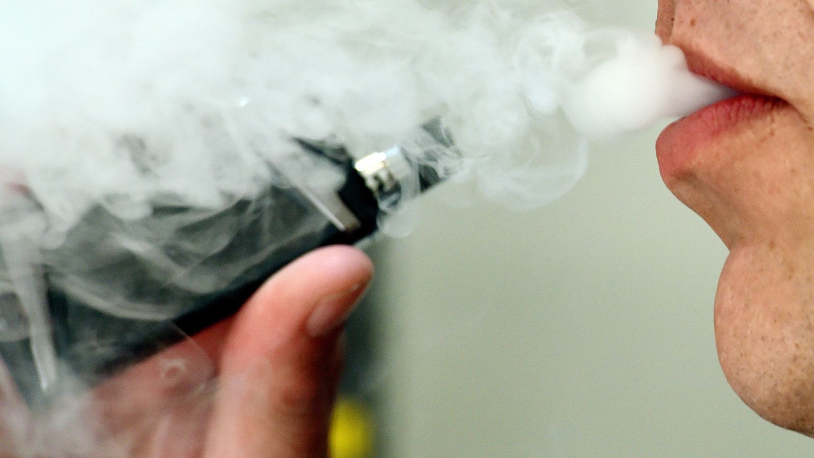 Councils calls for ‘inherently unsustainable’ single-use vapes to be banned by 2024